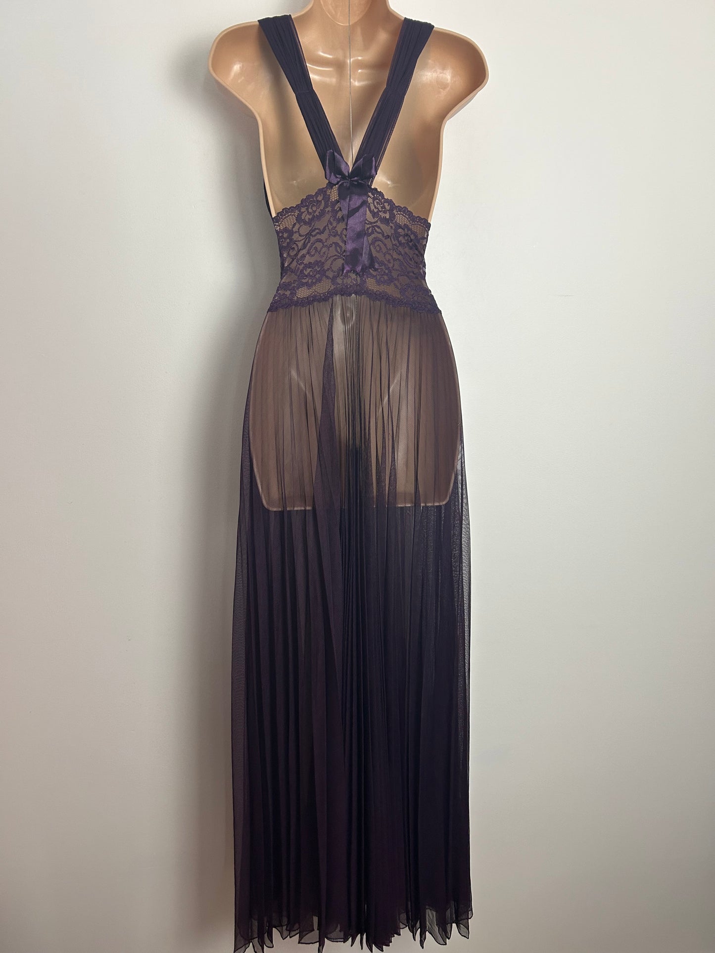 Vintage Size 8-10 deep Plum Purple Ruched Lace Waist Panel Bow Detail Pleated Full Length Negligee Nightdress