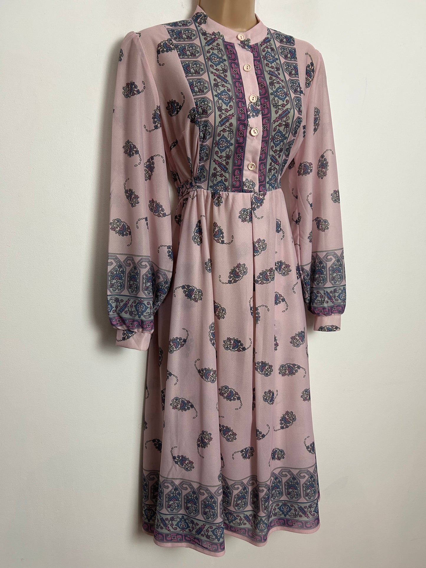 Vintage Late 1970s UK Size 8-10 Pale Pink & Blue Tones Nouveau Floral Print Long Sleeve Tie Back Day Dress