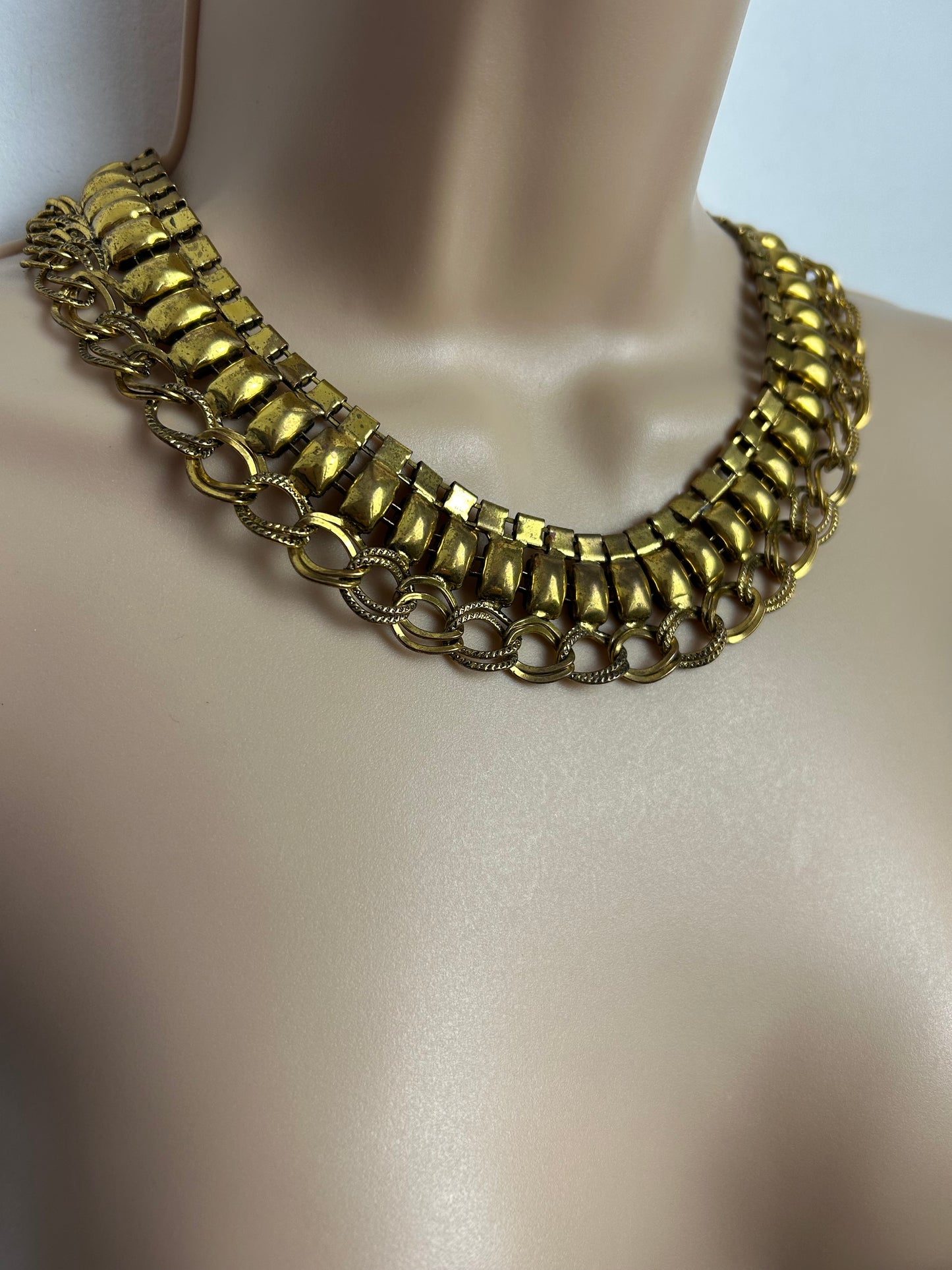 Vintage 1970s Gorgeous Gold Tone Semi Chunky Statement Choker Necklace