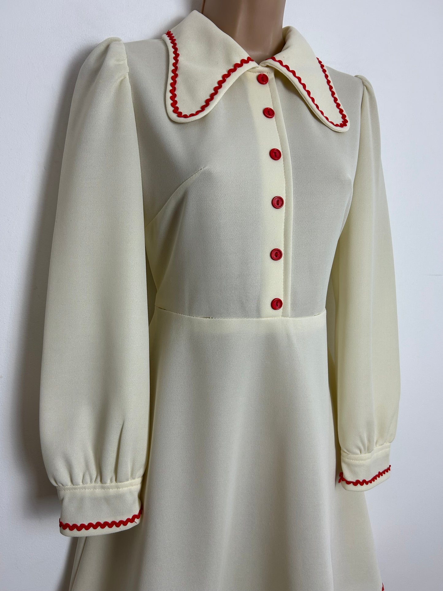 Vintage 1970s Size 8 Beagle Collar Ric Rac Trim Long Sleeve Mini Mod Dress