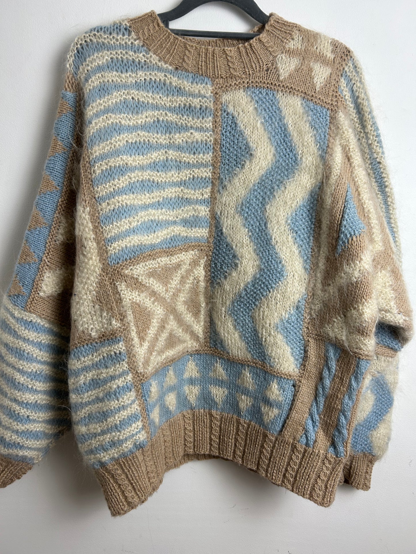 Vintage 1980s Size L Cute Beige Cream & Baby Blue Mohair Mix Long Bat Wing Slouchy Jumper