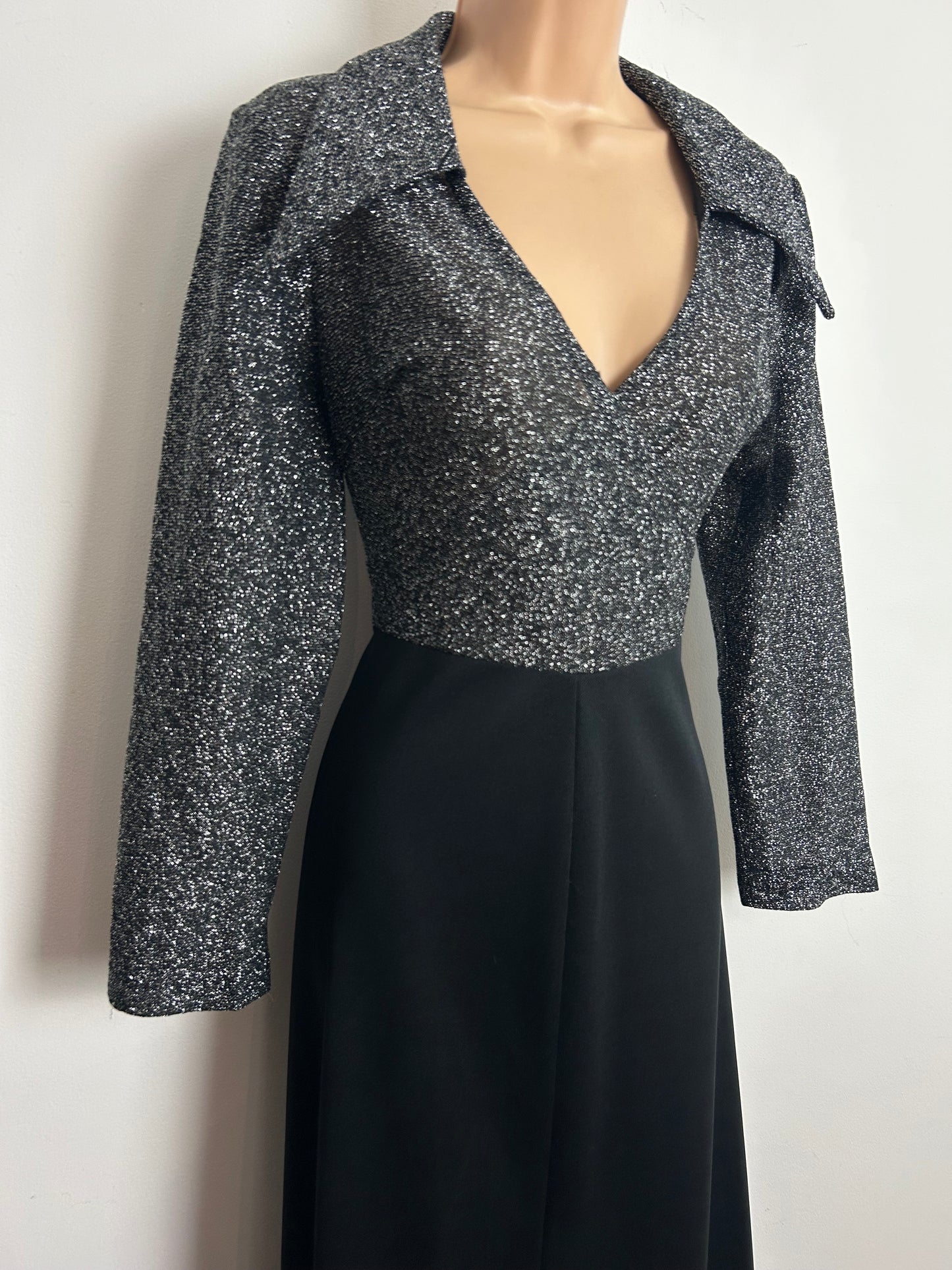 Vintage 1970s Size 12 Black & Silver Glittery Shimmery Lurex Dagger Collar Long Sleeve Evening Maxi Dress
