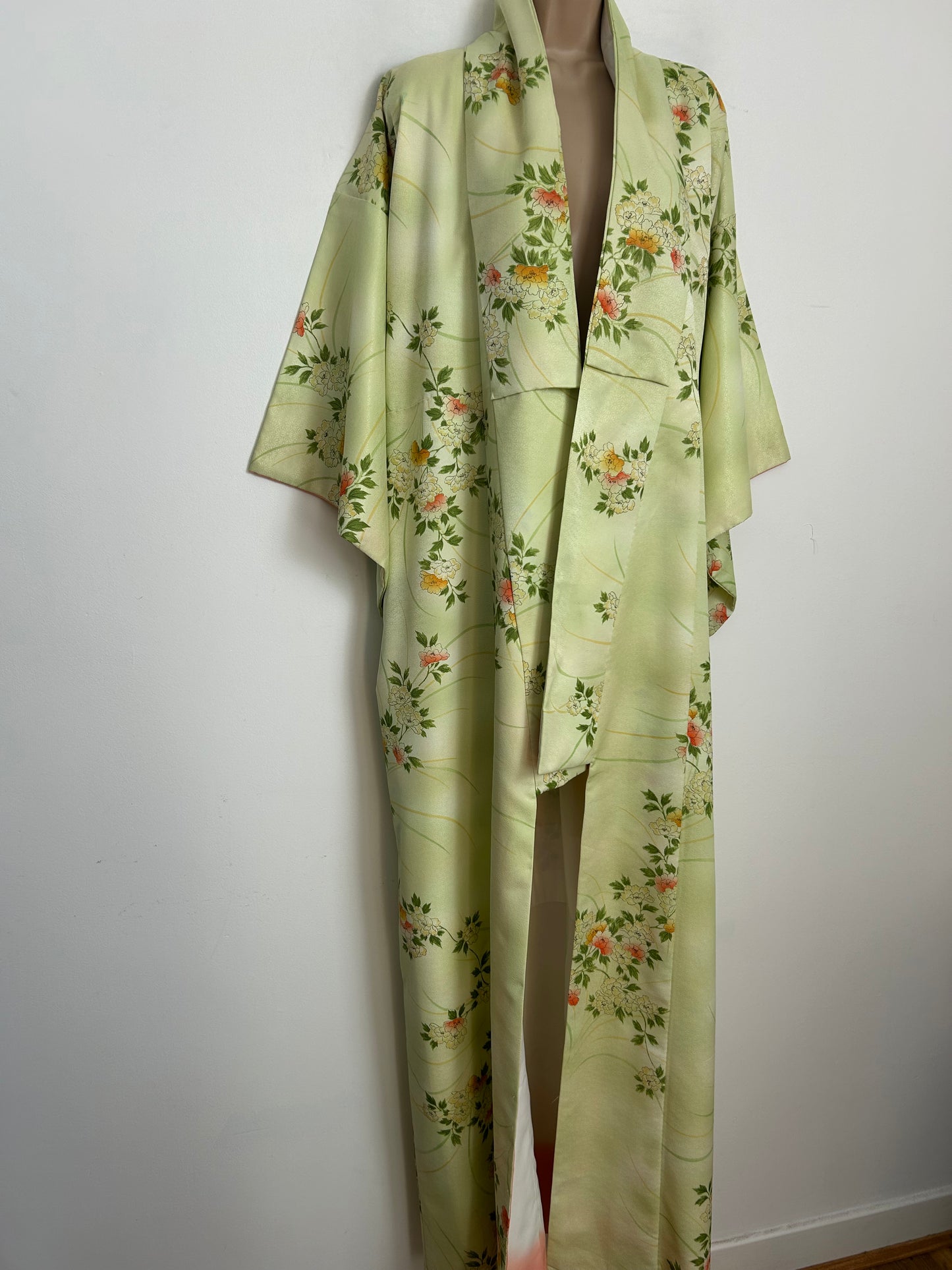 Vintage Traditional Authentic Up To Size 16 Beautiful Pale Green & Orange Floral Print Japanese Kimono