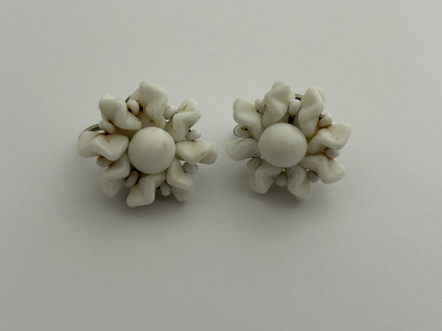 Vintage 1960s White Milk Glass Flower Screw Back Mod Earrings