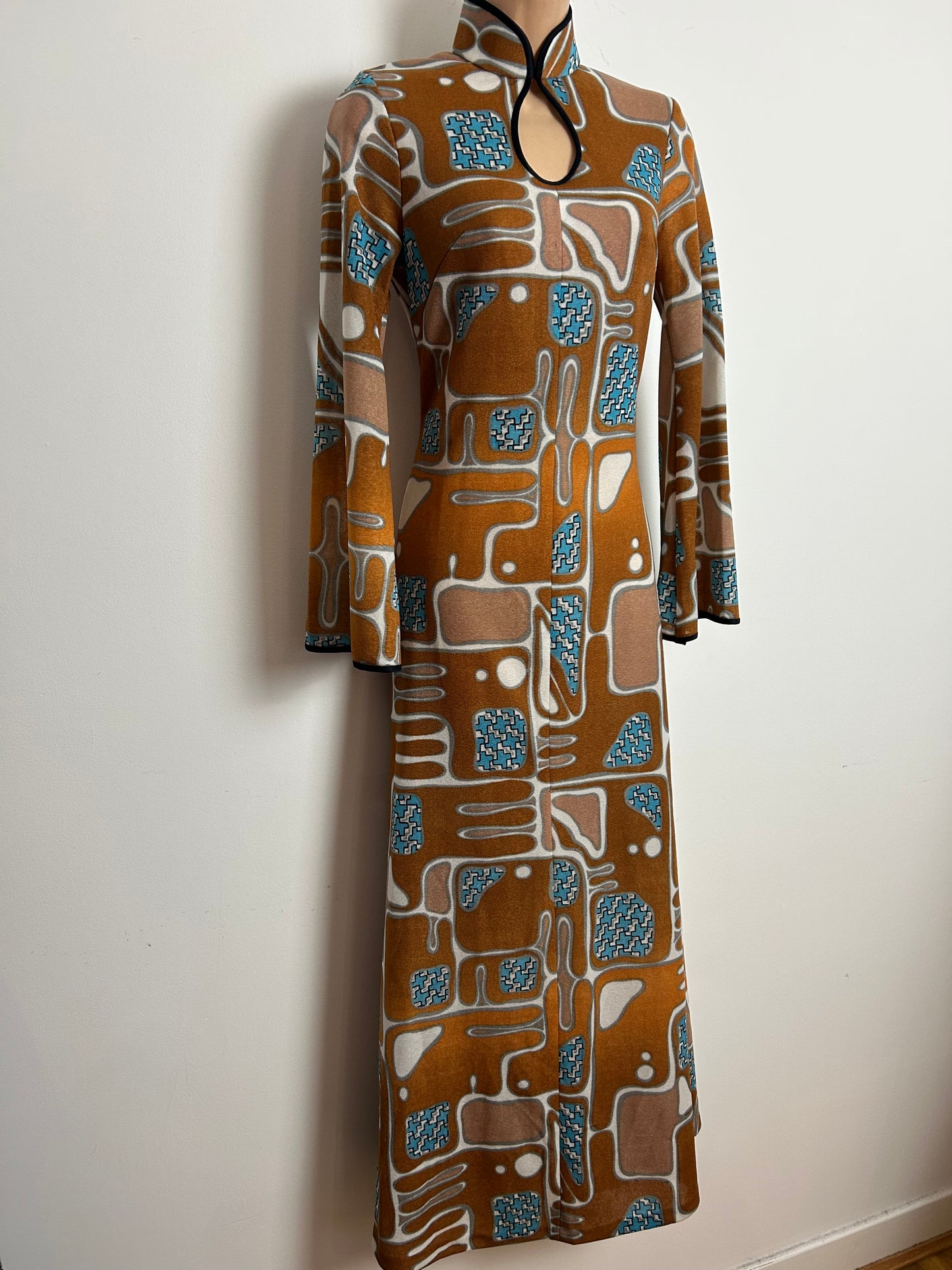 Vintage 1970s JACQUALIN PARIS Size 8-10 Tan Brown White & Blue Abstract print Long Sleeve Maxi Dress