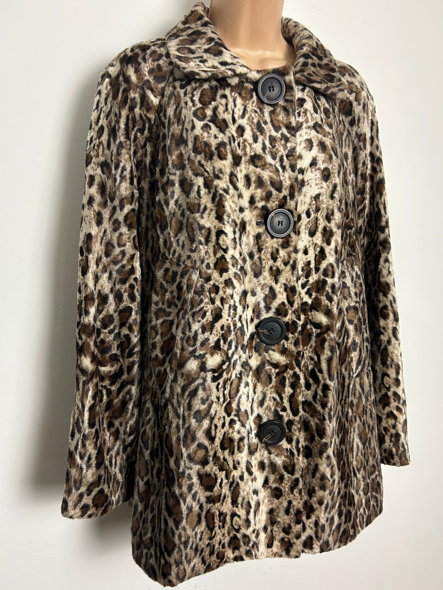 Gorgeous Size 12-14 Leopard Print Velvet Jacket By Bailey 44