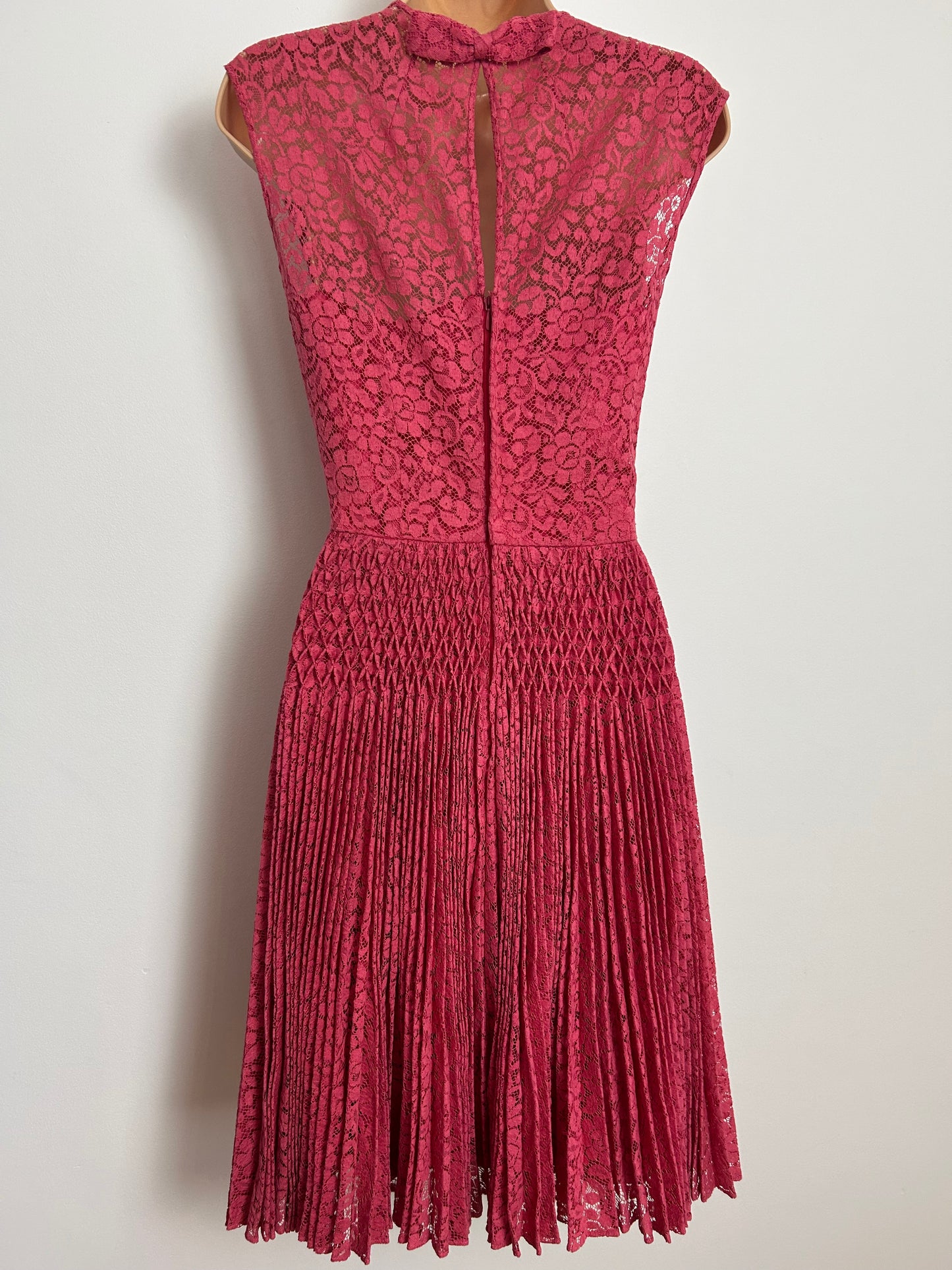 Vintage Early 1970s Size 6 Pink Lace Pintuck Detail Pleated Party Cocktail Dress