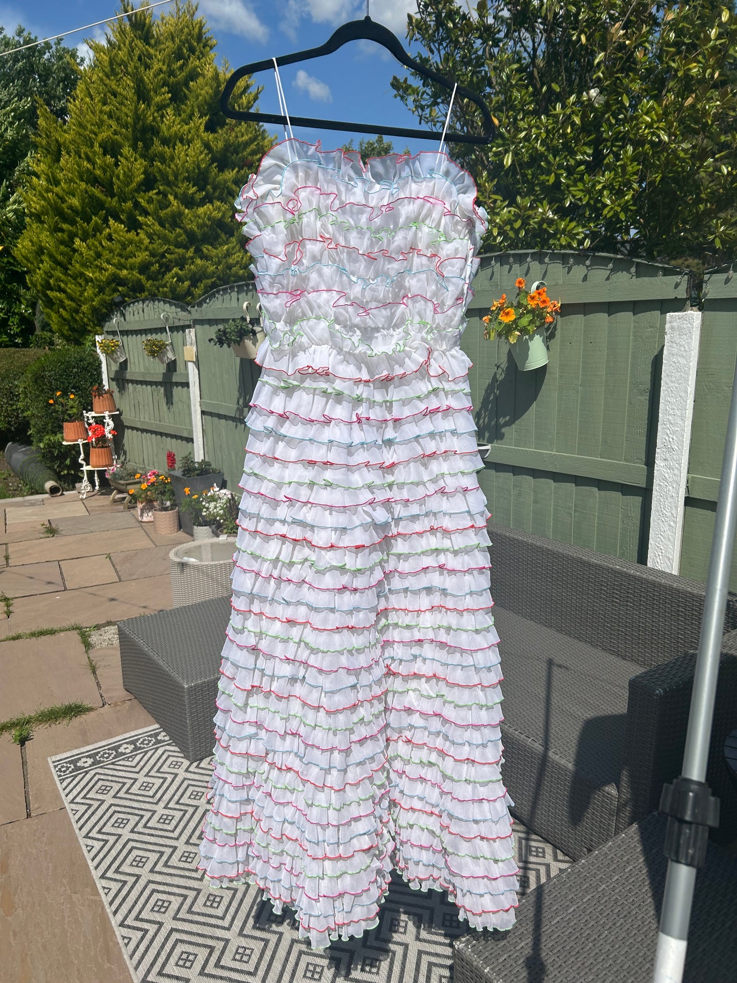 Vintage Late 1970s Early 1980s LURMAN Size 6-8 White Ruffle Layered AMAZING Summer Occasion Maxi Dress