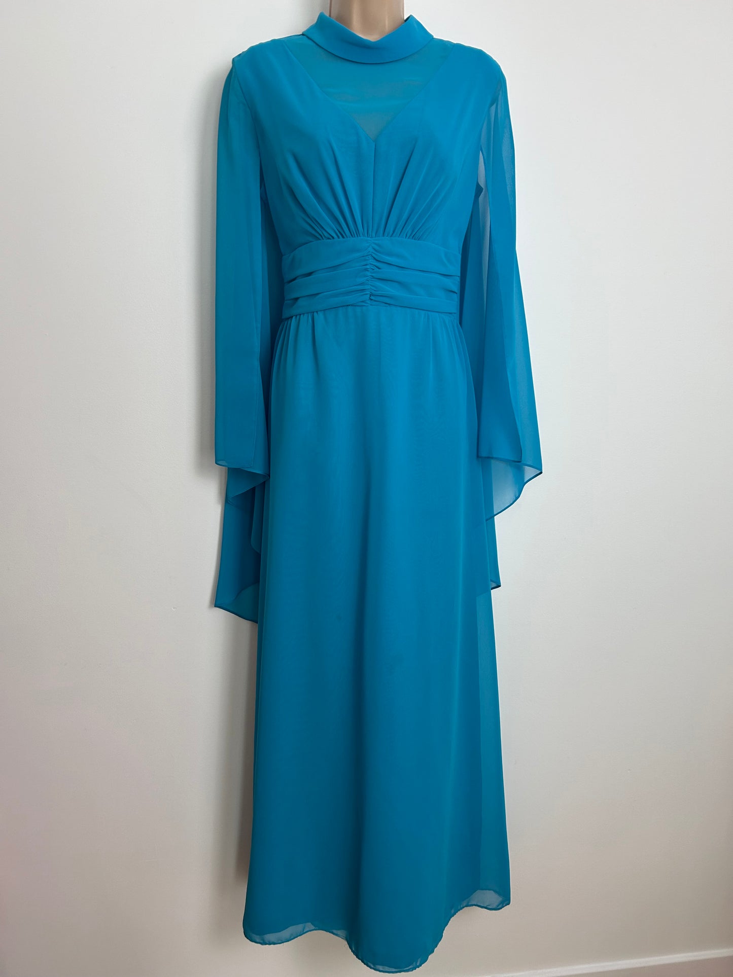 Vintage 1960s CARNEGIE OF LONDON Size 12 Turquoise Blue Chiffon Capelet Cape Sleeve Occasion Dress