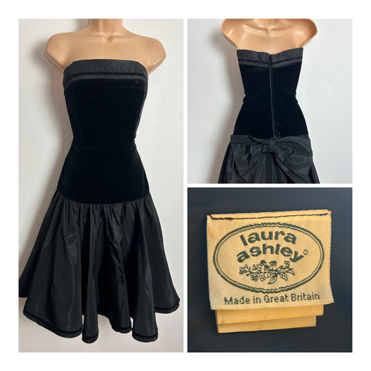 Vintage 1980s LAURA ASHLEY Size 6-8 (Size 12 On Label) Black Velvet & Taffeta Strapless Bow Back Party Dress