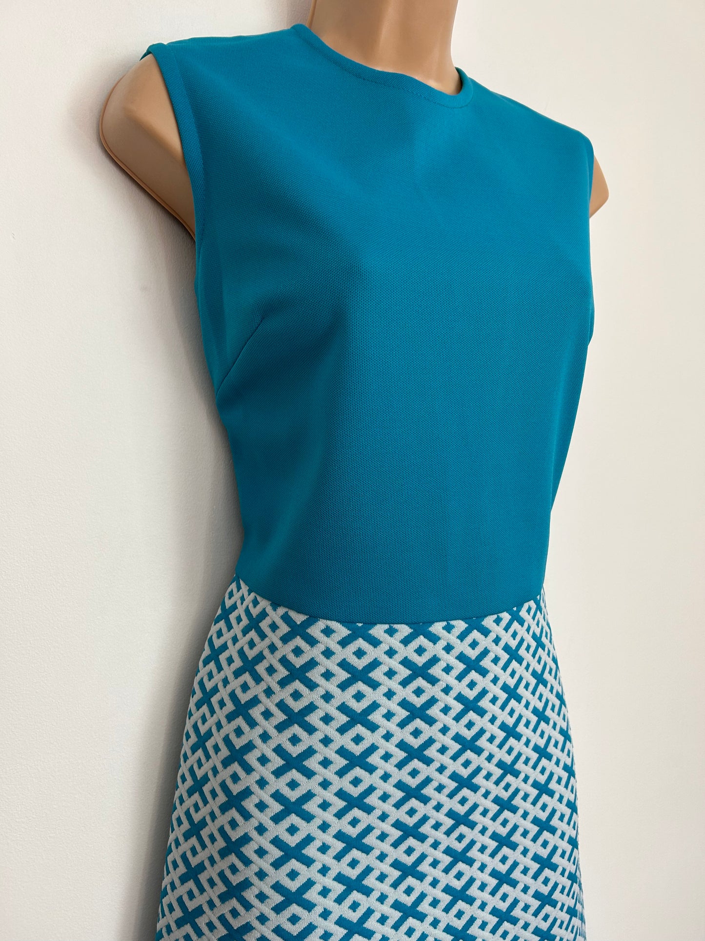 Vintage 1960s UK Size 12 Turquoise & White Cross & Diamond Pattern Sleeveless A-Line Mod Dress