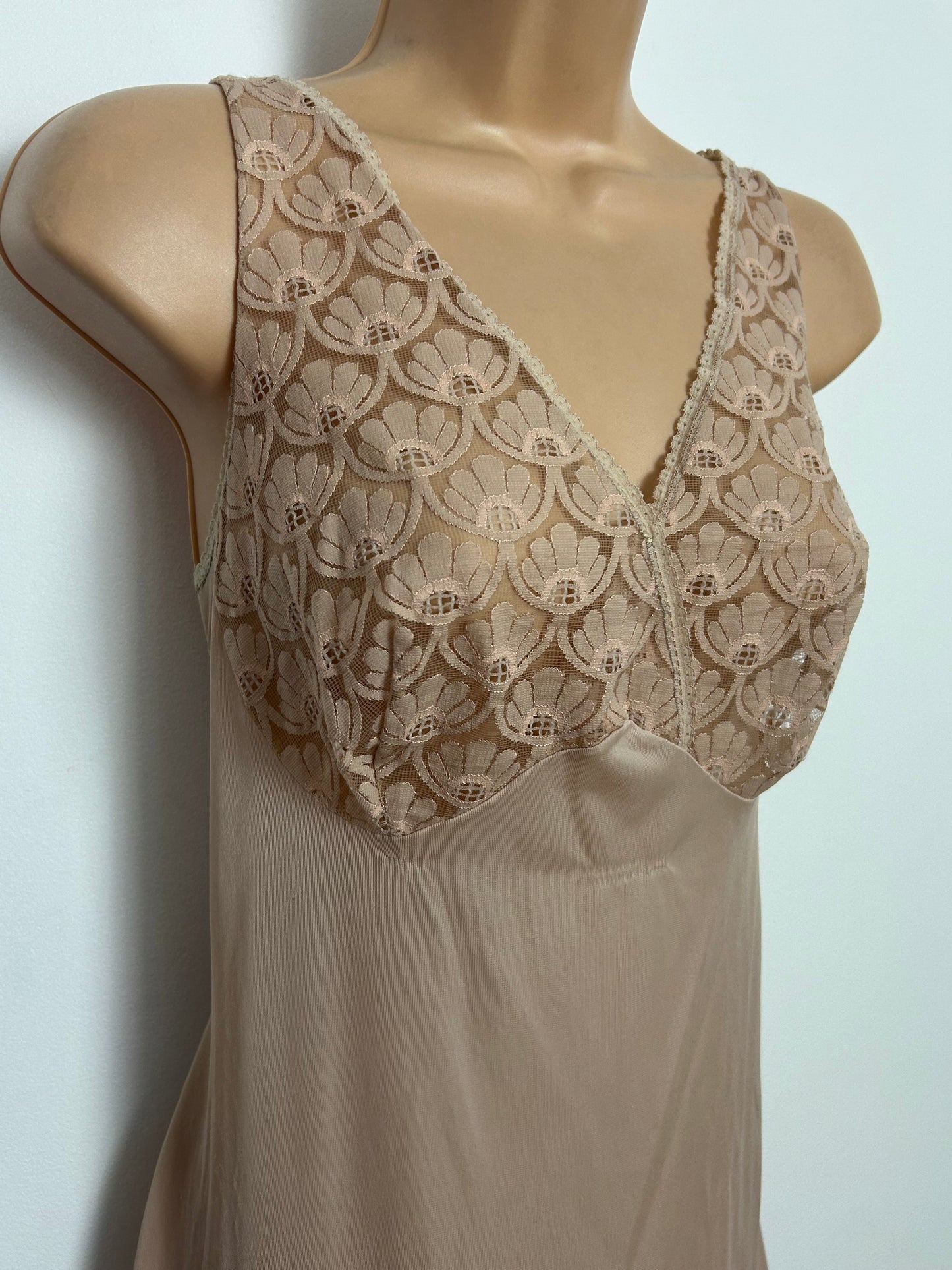 Vintage 1960s Size 12-14 Nude Beige Lace Detail Nylon Slip