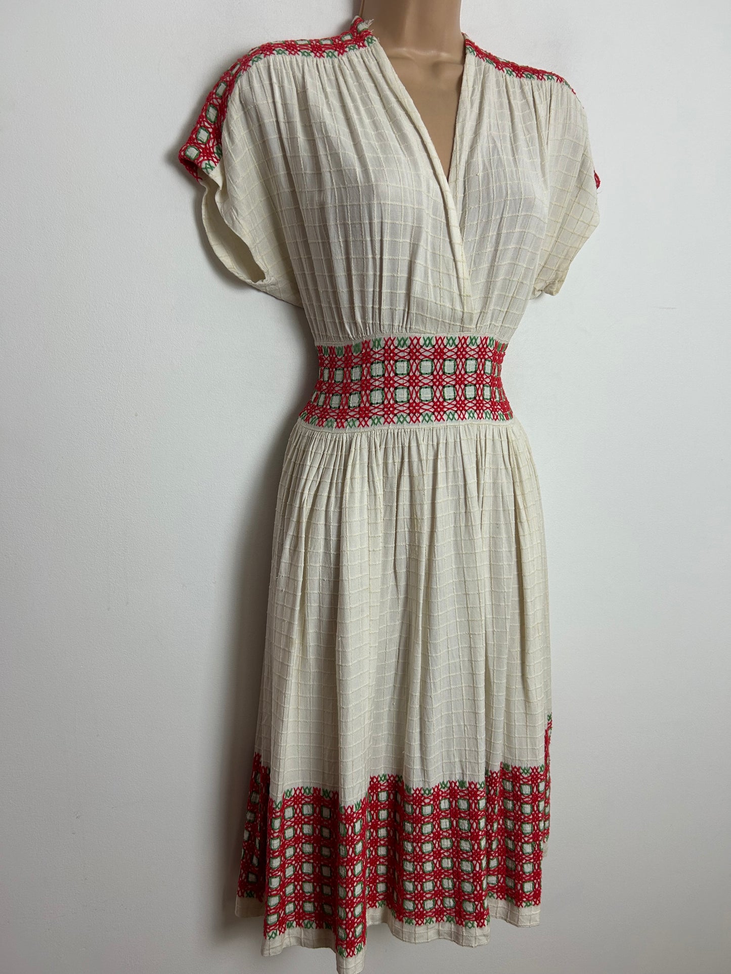 Vintage 1940s Size 6 Cute Cream Waffle Textured Red & Green Wool Embroidered Cotton Day Dress