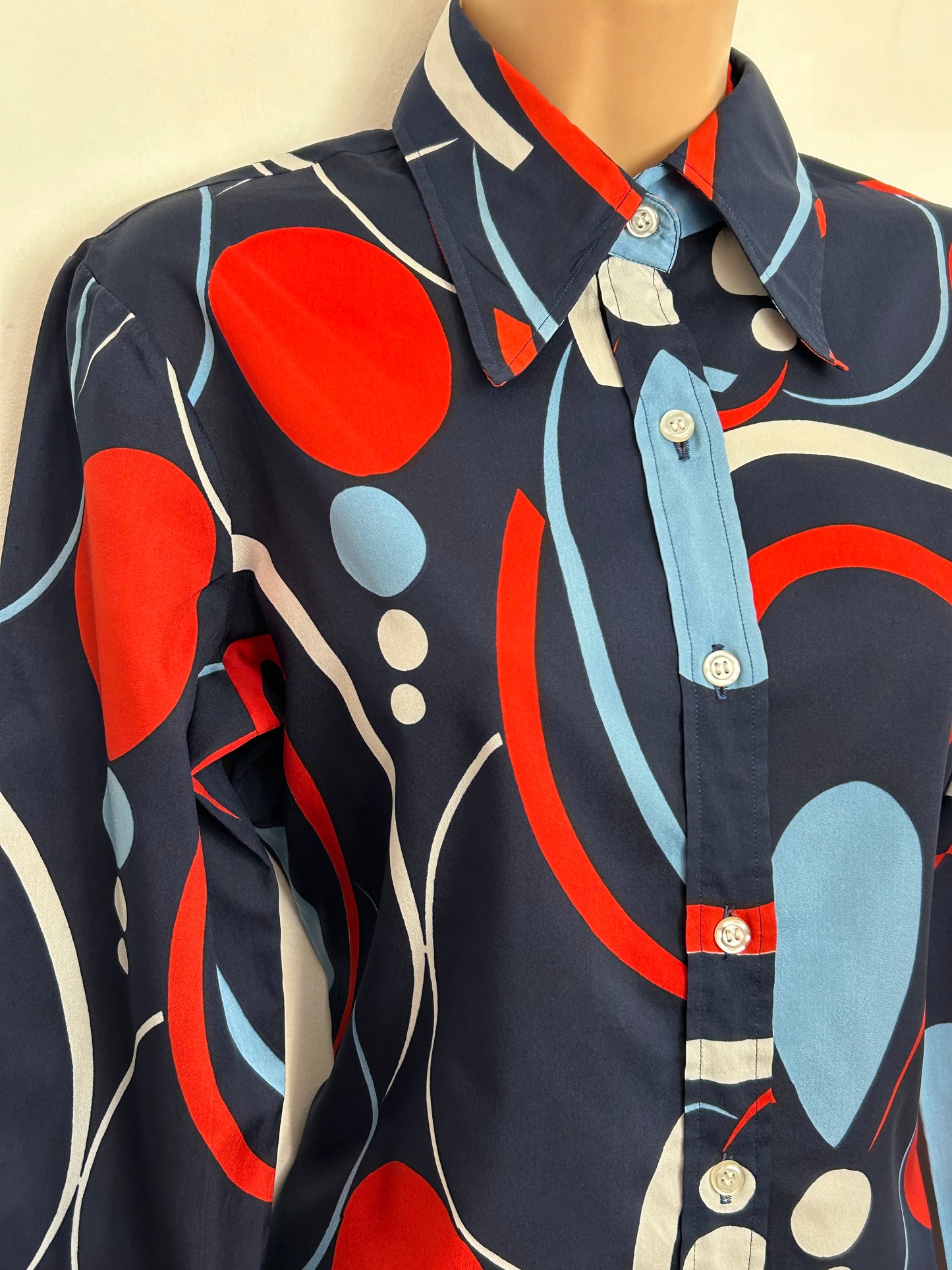 Vintage 1970s PHILLIPE DERE PARIS UK Size 12-14 Navy Blue Red White & Paler Blue Abstract Print Long Sleeve Dagger Collar Shirt