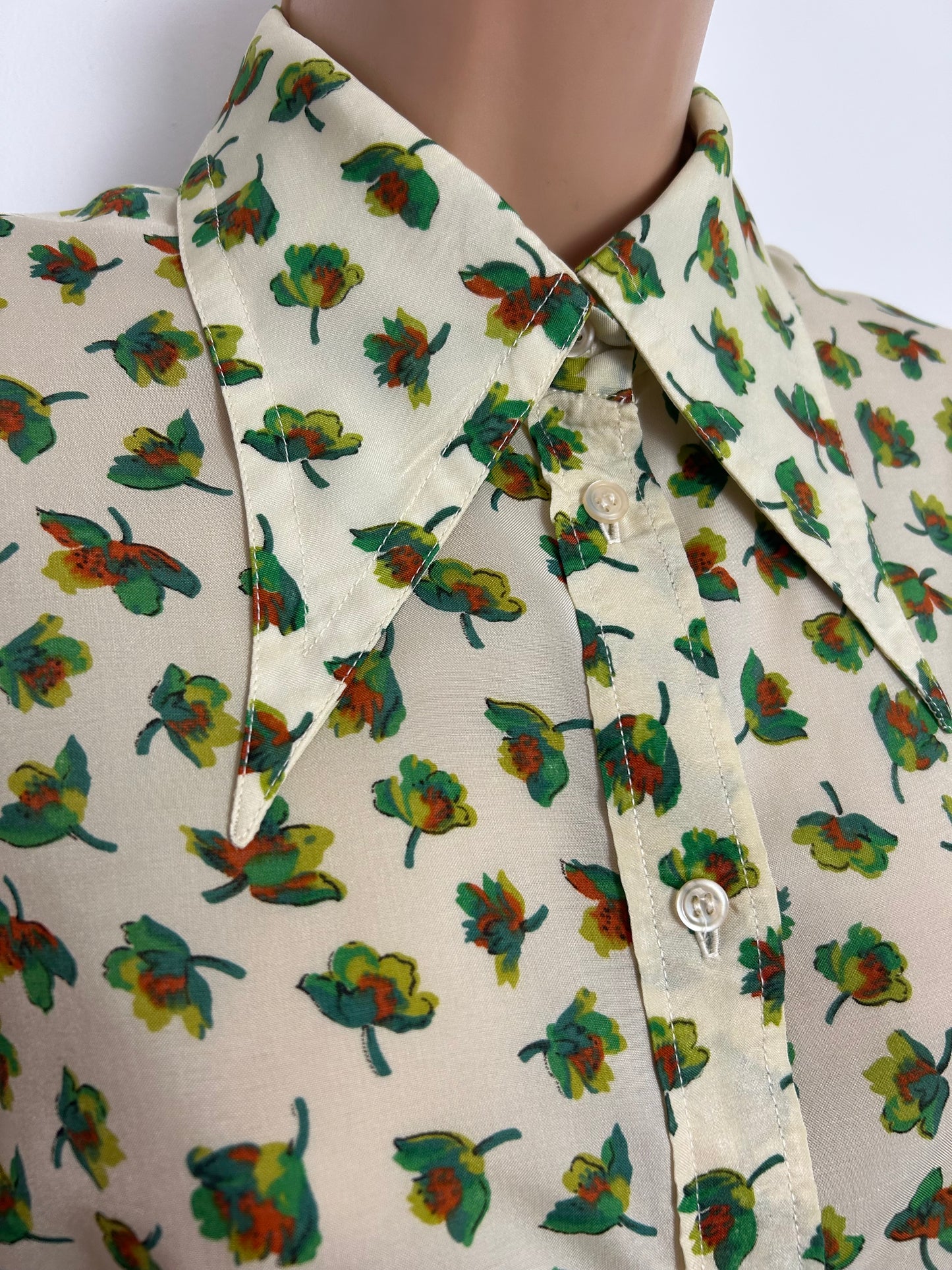 Vintage 1970s Size 12 Cream & Green Leaf Print Dagger Collar Long Sleeve Shirt