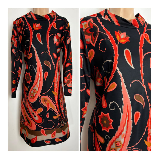 Vintage 1970s Size 14 Gorgeous Black Red & Coral Floral & Paisley Print Long Sleeve Shift Dress