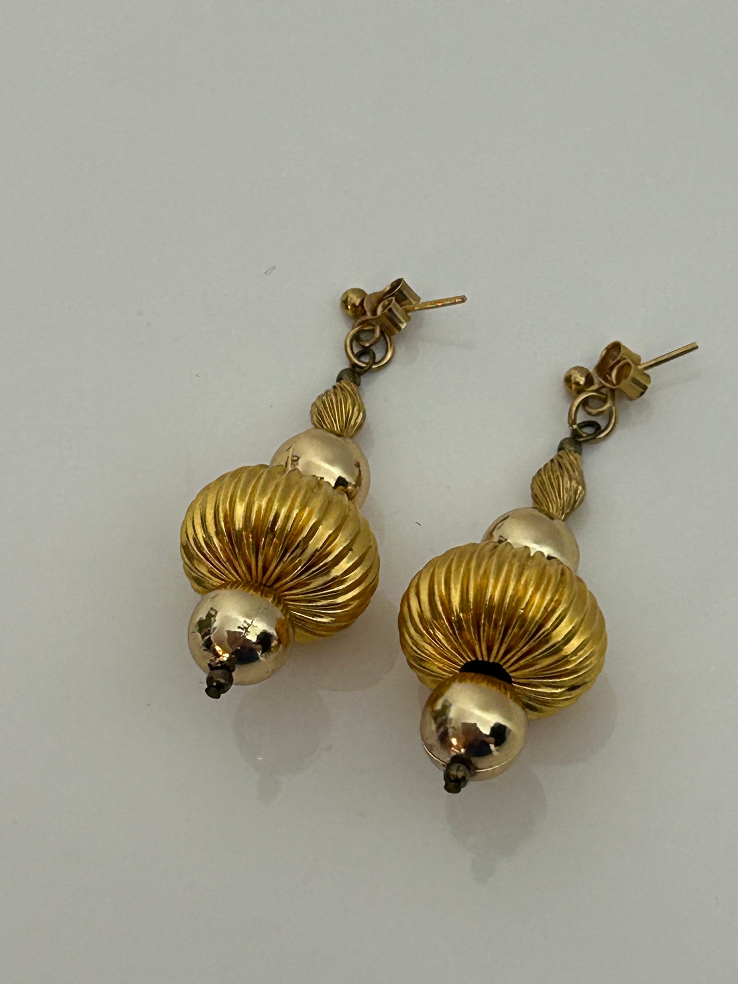 Vintage Gold Tone Ribbed Effect Statement Drop Earrings