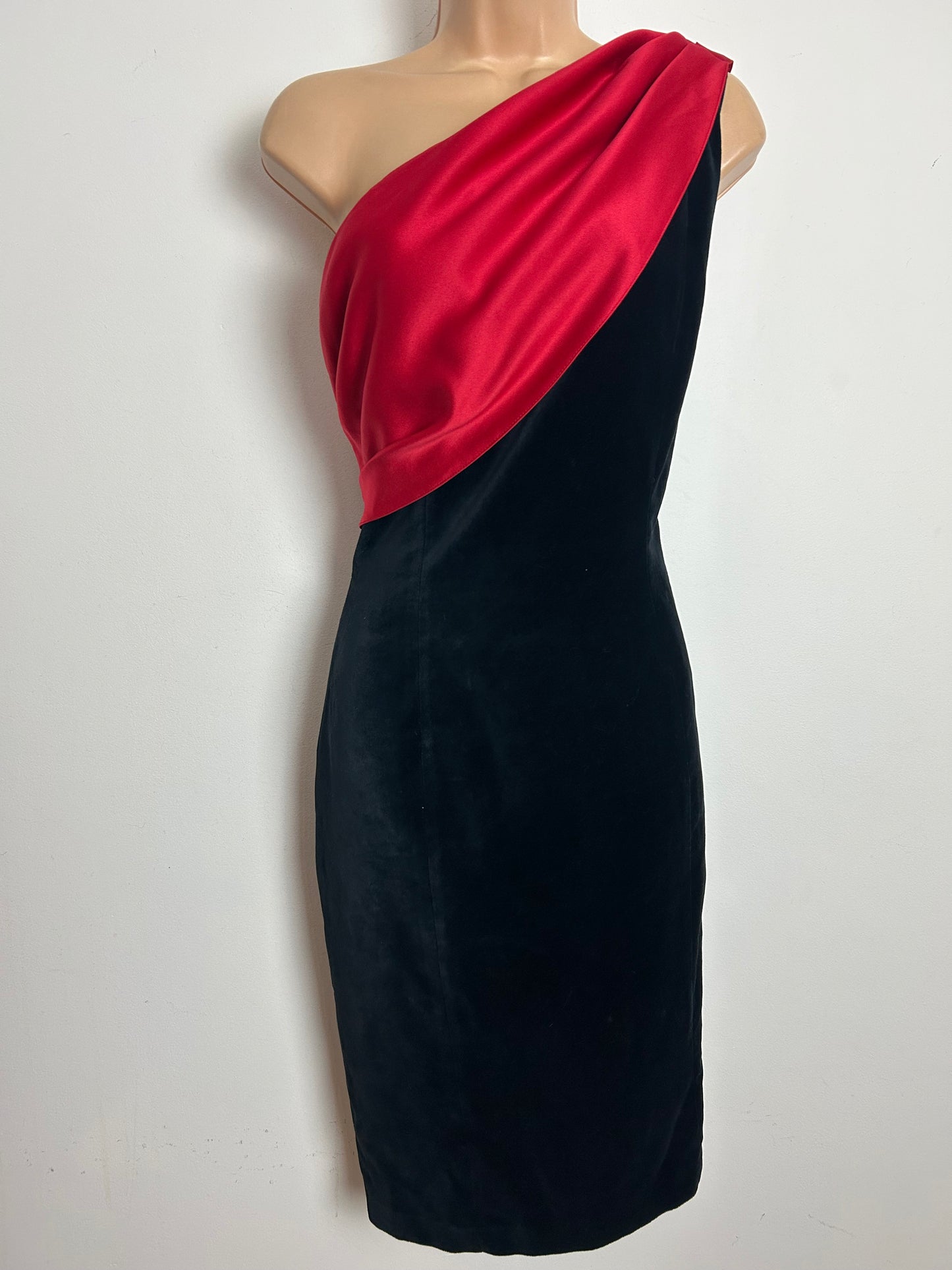 Vintage 1980s OPERA BY RICHARDS Size 10-12 Black Velvet & Red Satin One Shoulder Fitted Cocktail Party Dress