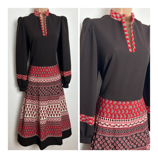 Vintage 1970s Size 10-12 Brown Red & White Floral Print Long Sleeve Notch Neck Midi Day Dress