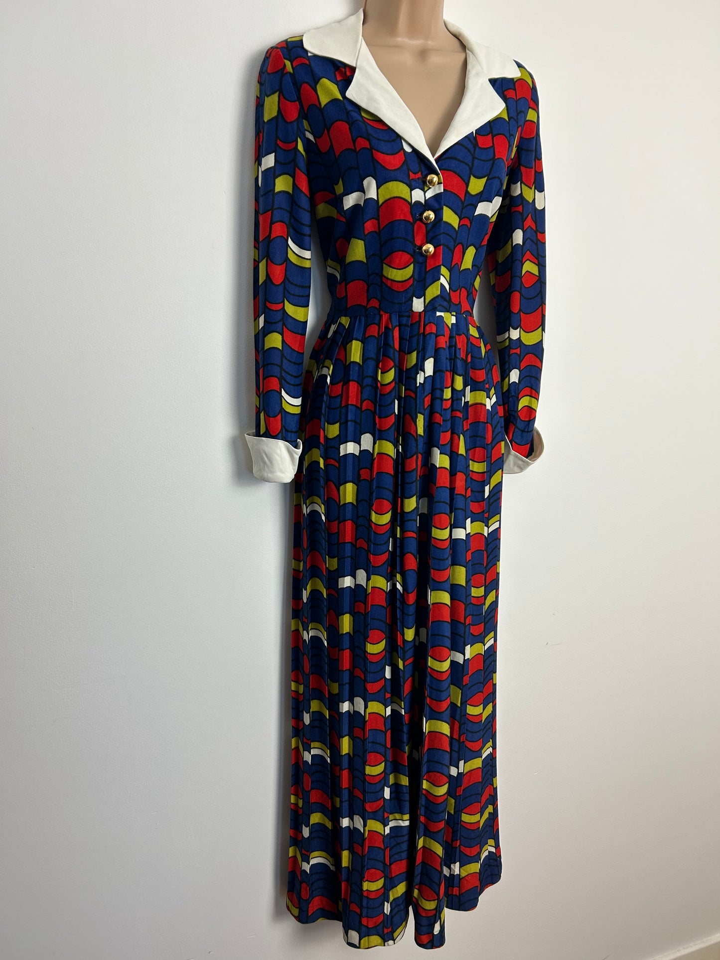 Vintage Early 1970s FRANK USHER UK Size 10 Blue Red & Green Abstract Print Long Sleeve Pleated Maxi Dress