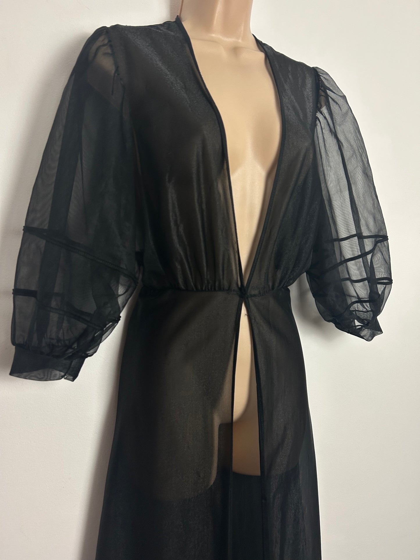 Vintage 1970s Size 8 Black Nylon Mid Sleeves Peignoir Negligee House Coat