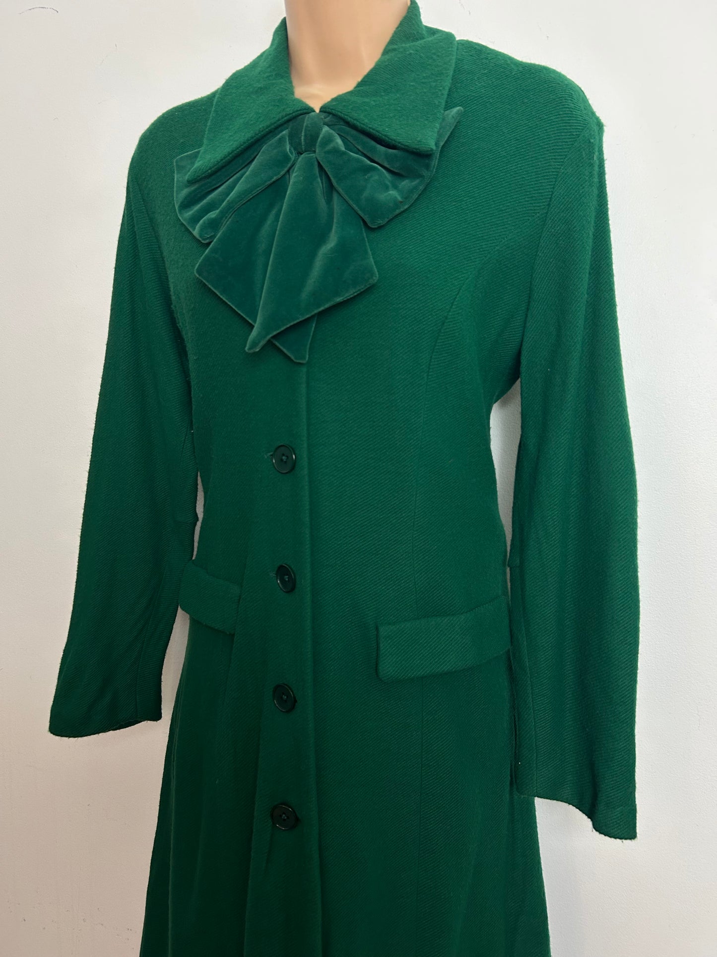 Vintage Early 1960s CARNEGIE OF LONDON Size 12 Bottle Green Velvet Bow Detail 2 Piece Dress & Jacket Suit