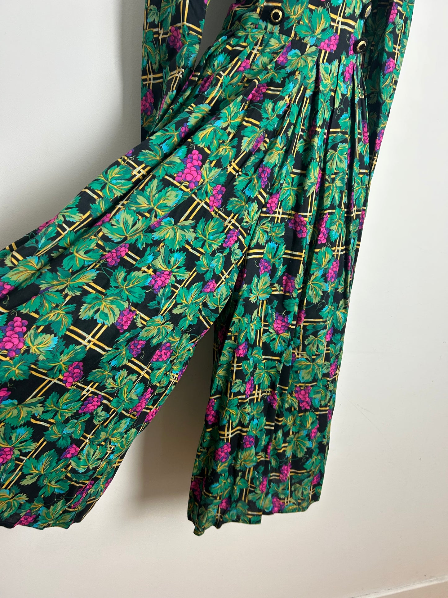 Vintage Late 1980s SUTTLES & SEAWINDS Size Small (8-10) Green Black & Pink Trellis & Grapevine Print Culotte Style Jumpsuit