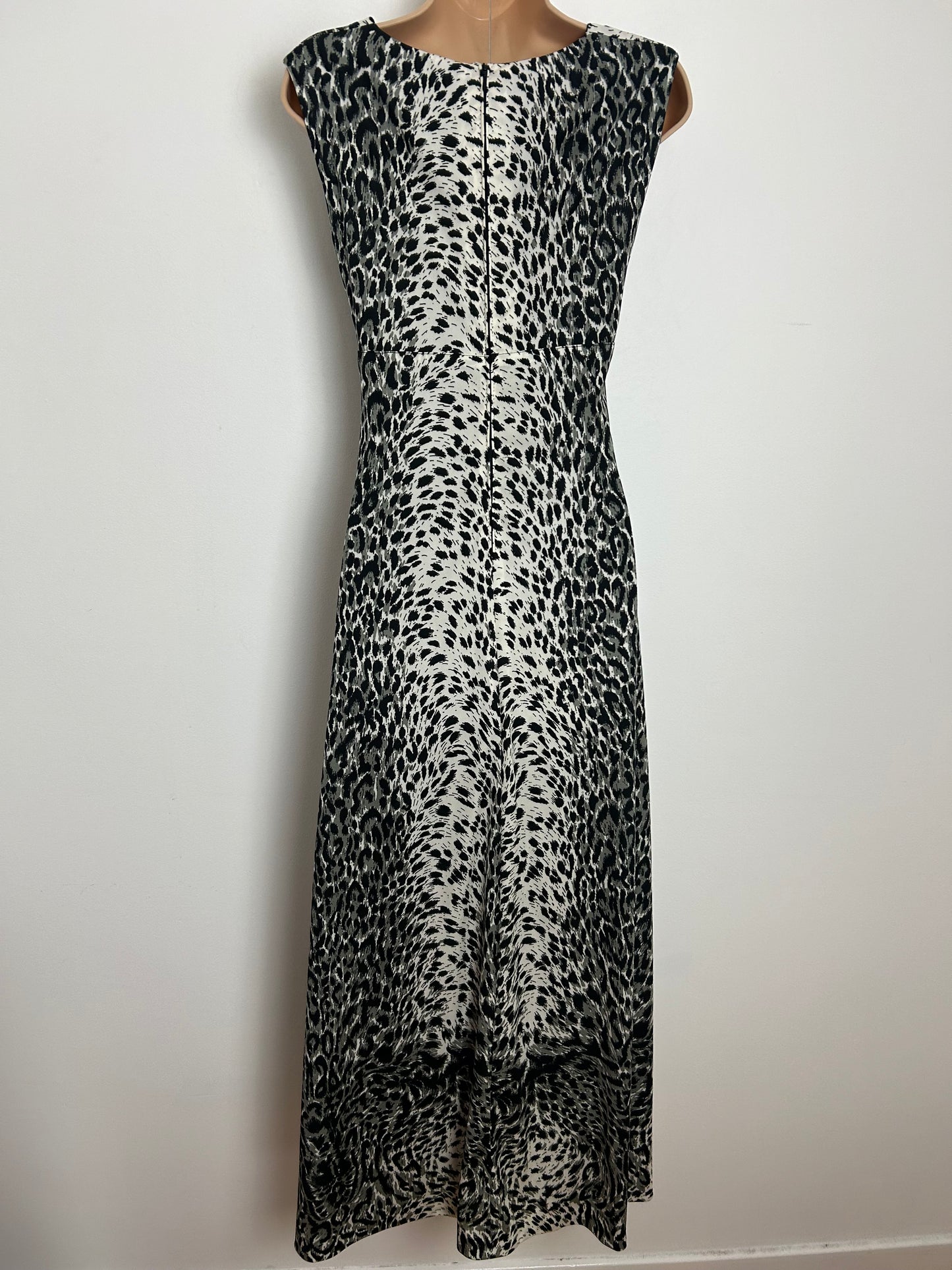 Vintage 1970s Size 8 Grey & Black Animal/Leopard Print Sleeveless Max Dress
