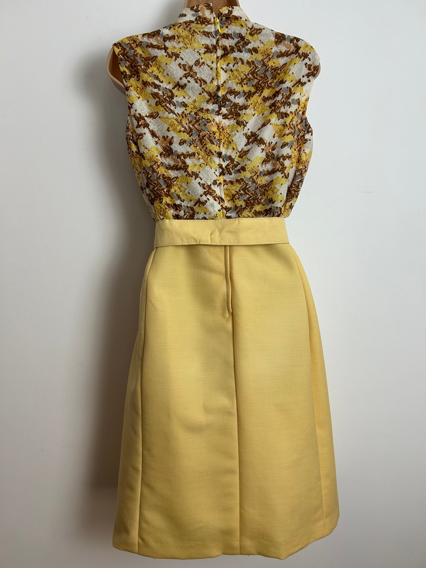 Vintage 1960s HUCKE Size 12 Mustard Brown White & Grey Abstract Print Pure New Wool Pussy Bow Belted Mod Dress
