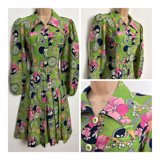 Vintage 1970s UK Size 6 Cute Green Navy Blue & Pink Floral Print Ladder Insert Detail Pleated Dress