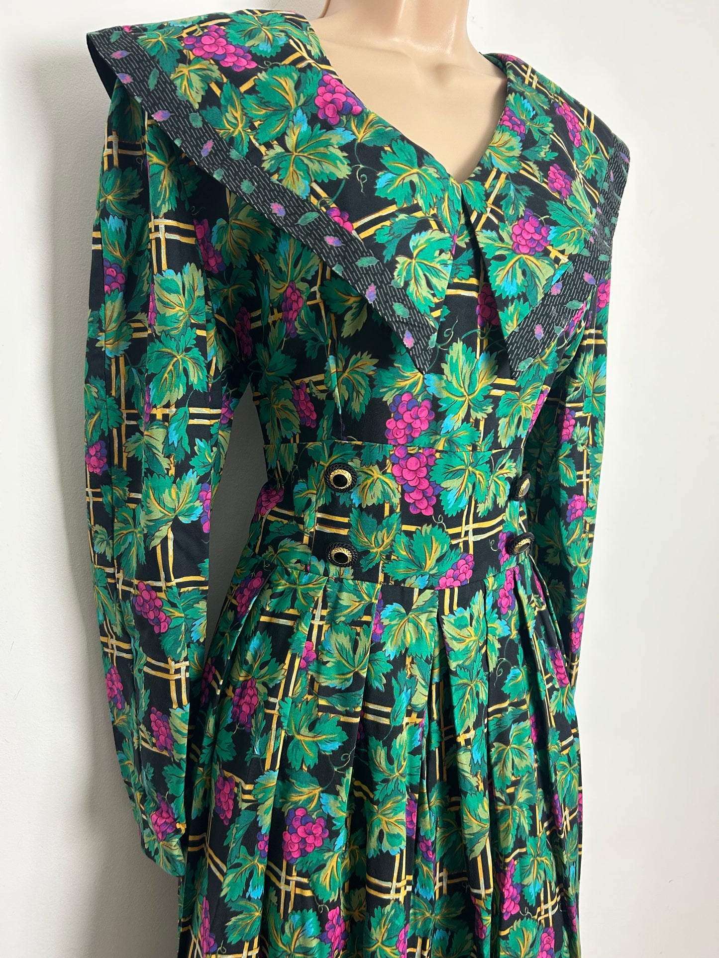 Vintage Late 1980s SUTTLES & SEAWINDS Size Small (8-10) Green Black & Pink Trellis & Grapevine Print Culotte Style Jumpsuit