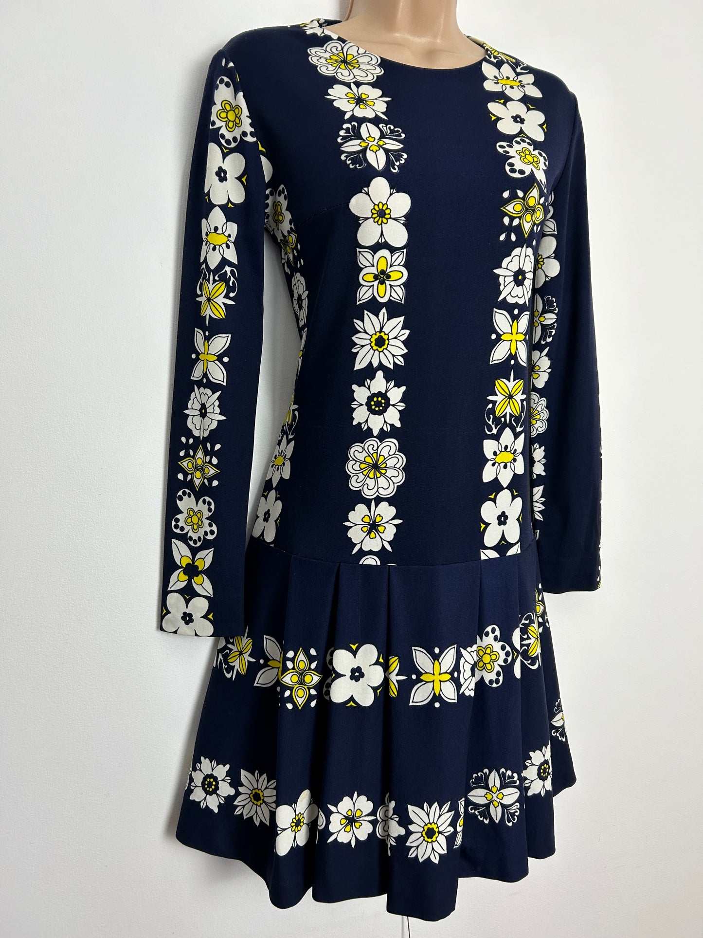 Vintage Early 1970s UK Size 8 Navy Blue White & Yellow Floral Print Long Sleeve Pleated Shift Dress