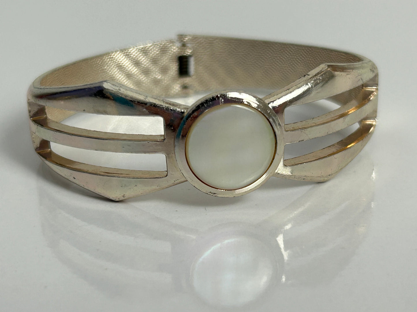 Vintage Silver Tone Base Metal Shell Disc Detail Hinged Bracelet