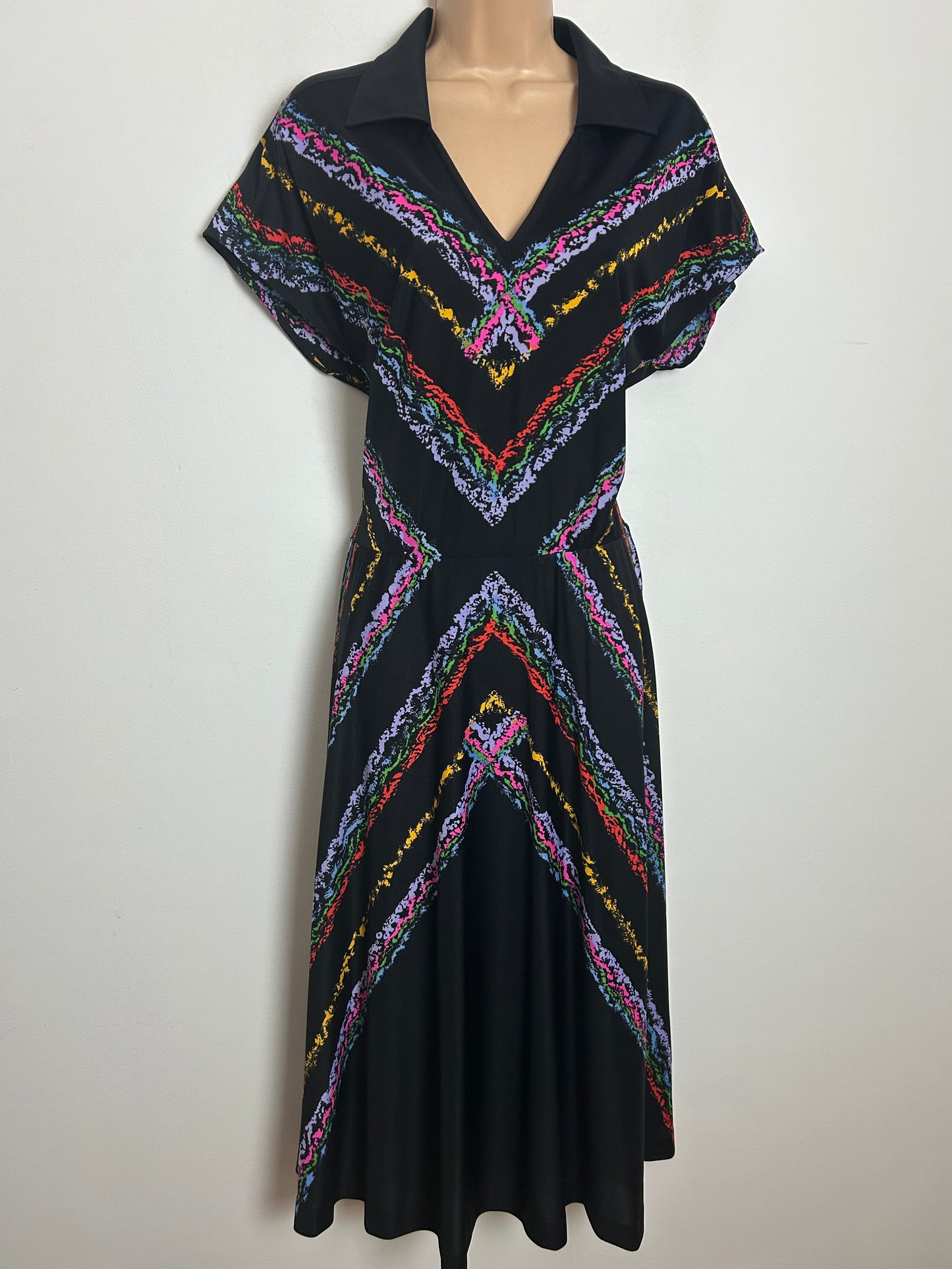 Vintage Early 1980s ELLE Size 10-12 Black Multicolour Chevron Stripe Day Dess