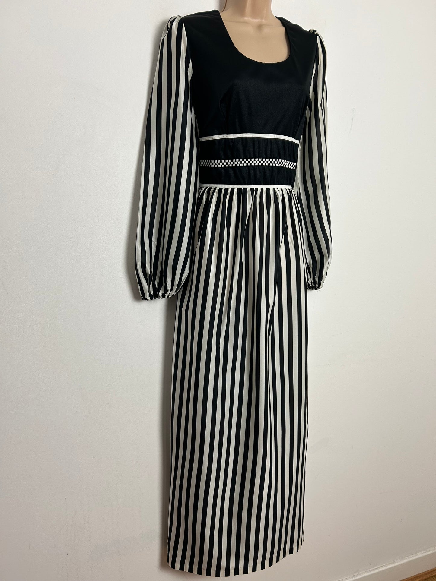 Vintage 1970s DEVONSHIRE LADY UK Size 12 Black & White Stripe Print Long Sleeve Maxi Dress