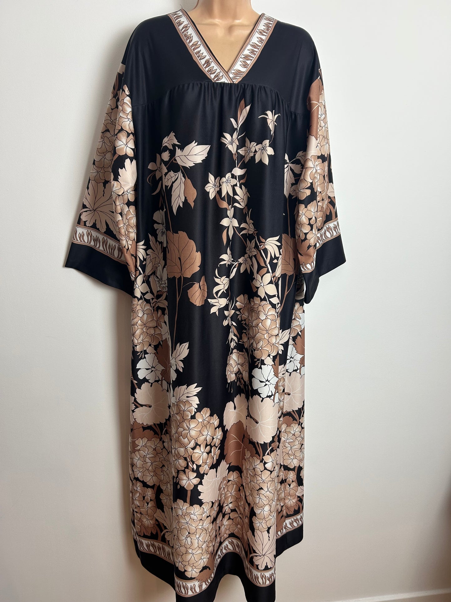 American Vintage 1970s TIFFANY LOUNGEWEAR Up To Size 16 Brown & Beige Floral Border Print Zip Front Kaftan House Dress