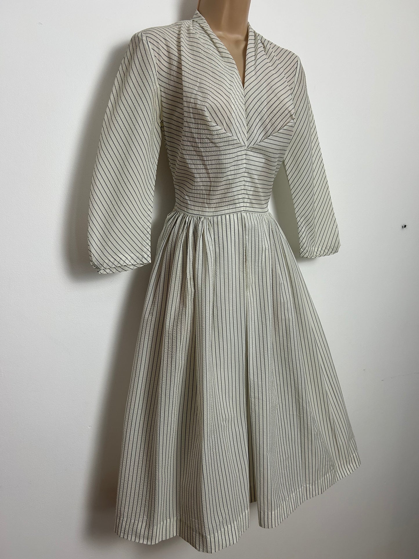 Vintage 1950s FRANK USHER Size 6-8 Off White & Grey Pinstripe Fit & Flare Nylon Dress