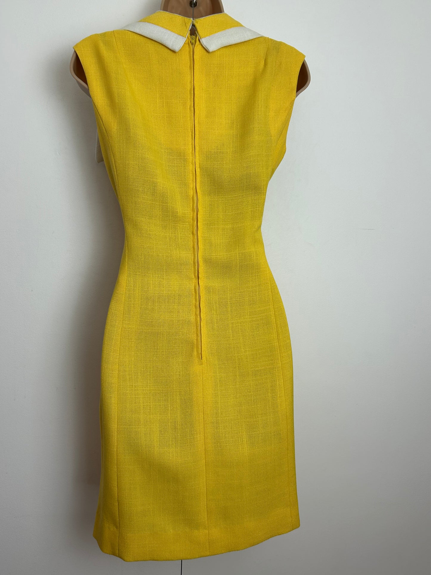 Vintage 1960s WILSHIRE OF BOSTON Size 8-10 Yellow & White Wide Collared Bow Detail Mod Summer Shift Dress