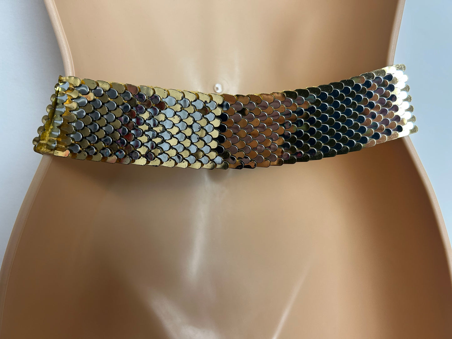 Vintage 1970s Gold & Silver Metal Fish Scale Stretchy Elasticated Belt 4cm Width