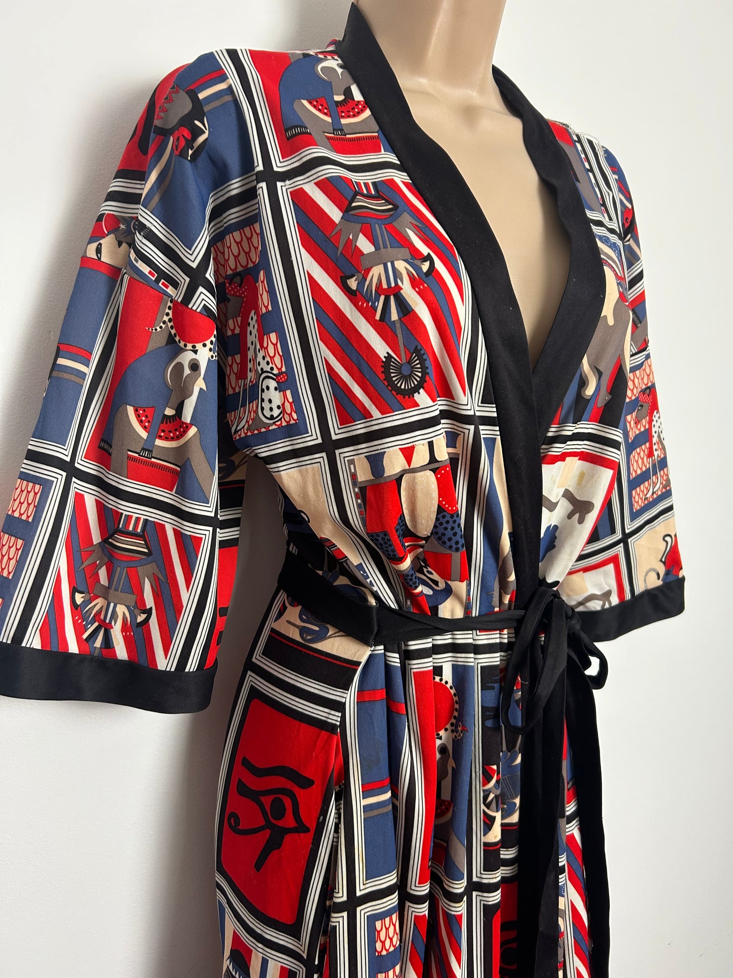 Vintage 1980s Size 10-12 Blue Red & Beige Egyptian Revival Novelty Print Wrap Style Midi Dress