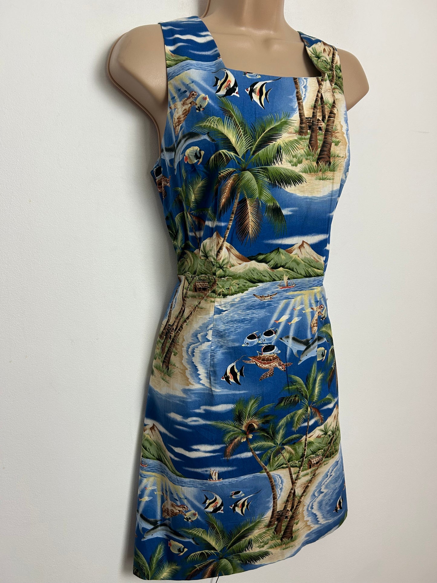 Vintage 1990s SHANNON MARIE Size 10 Blue Tones Tropical Island & Fish Print Cotton Hawaiian Shift Dress