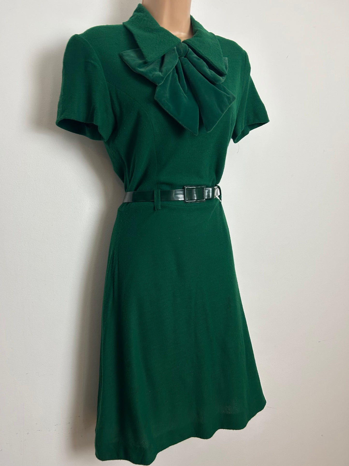 Vintage Early 1960s CARNEGIE OF LONDON Size 12 Bottle Green Velvet Bow Detail 2 Piece Dress & Jacket Suit
