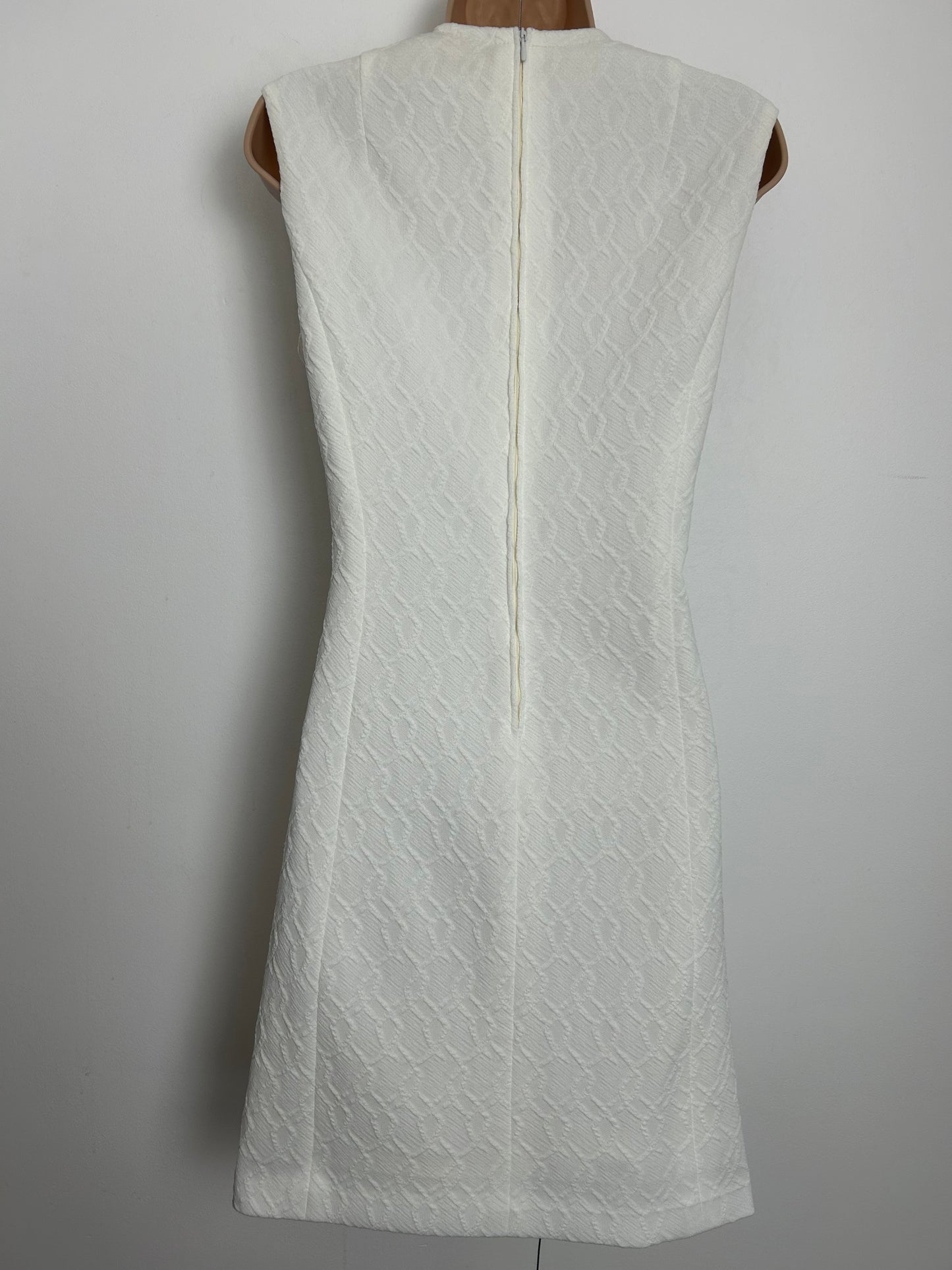 Vintage 1960s Size 10-12 White Textured Polyester Summer Mod Shift Dress