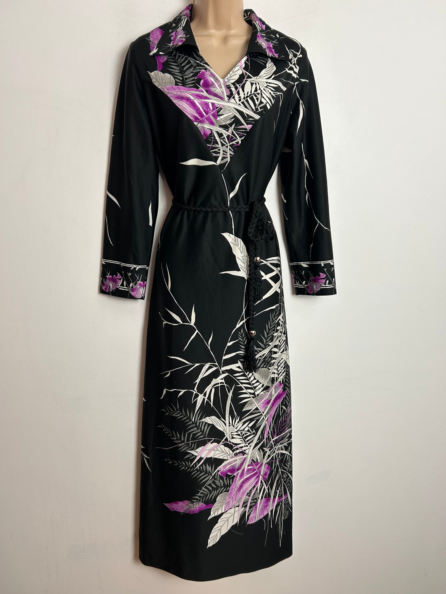 Vintage 1970s UK Size 14-16 Black Pink White & Grey Leaf Print Long Sleeve Belted Dress