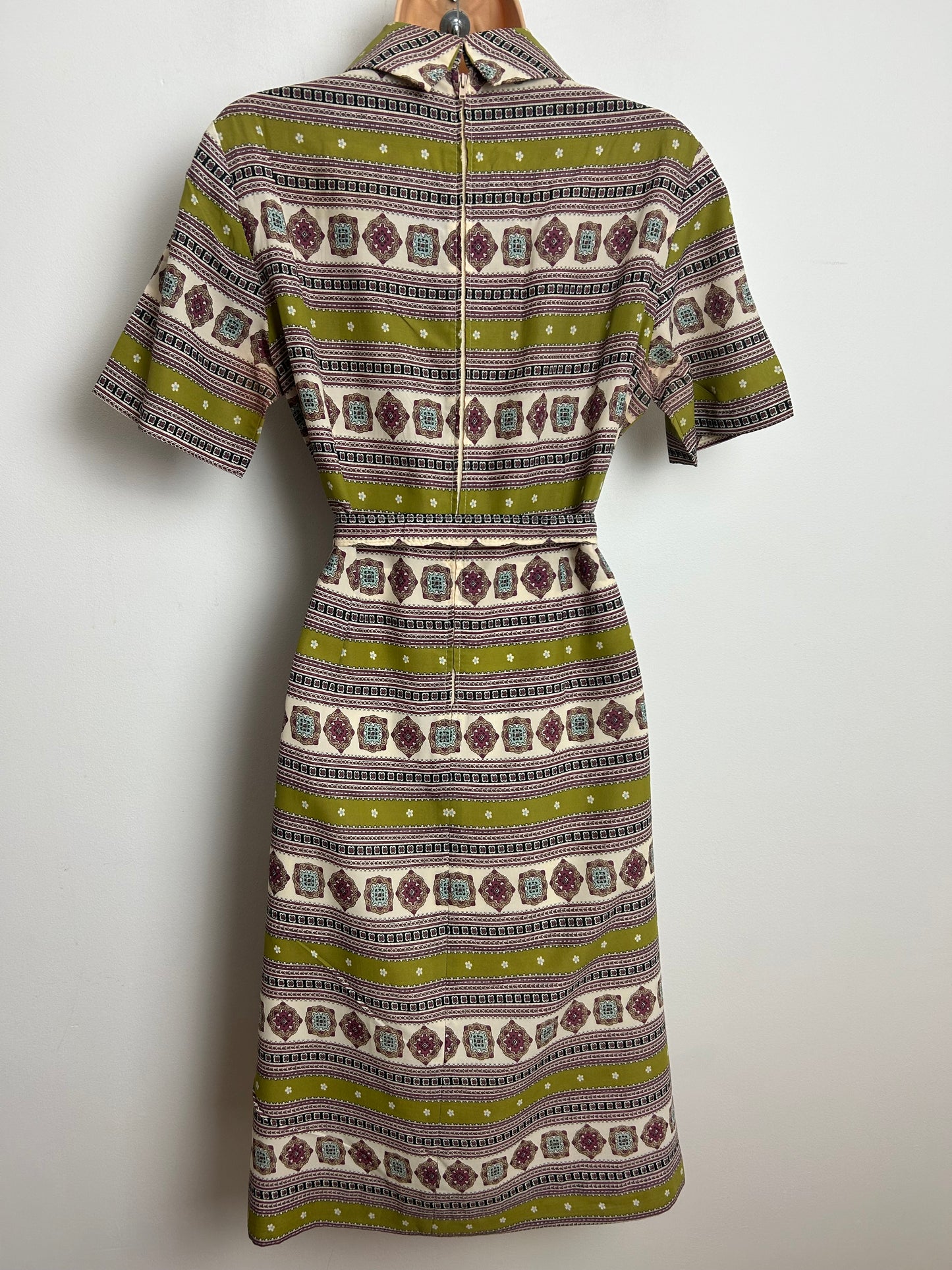 Vintage 1970s RODNEY Size 12 Olive Green Beige & Red Scarf Print Pussy Bow Dagger Collar Belted Dress