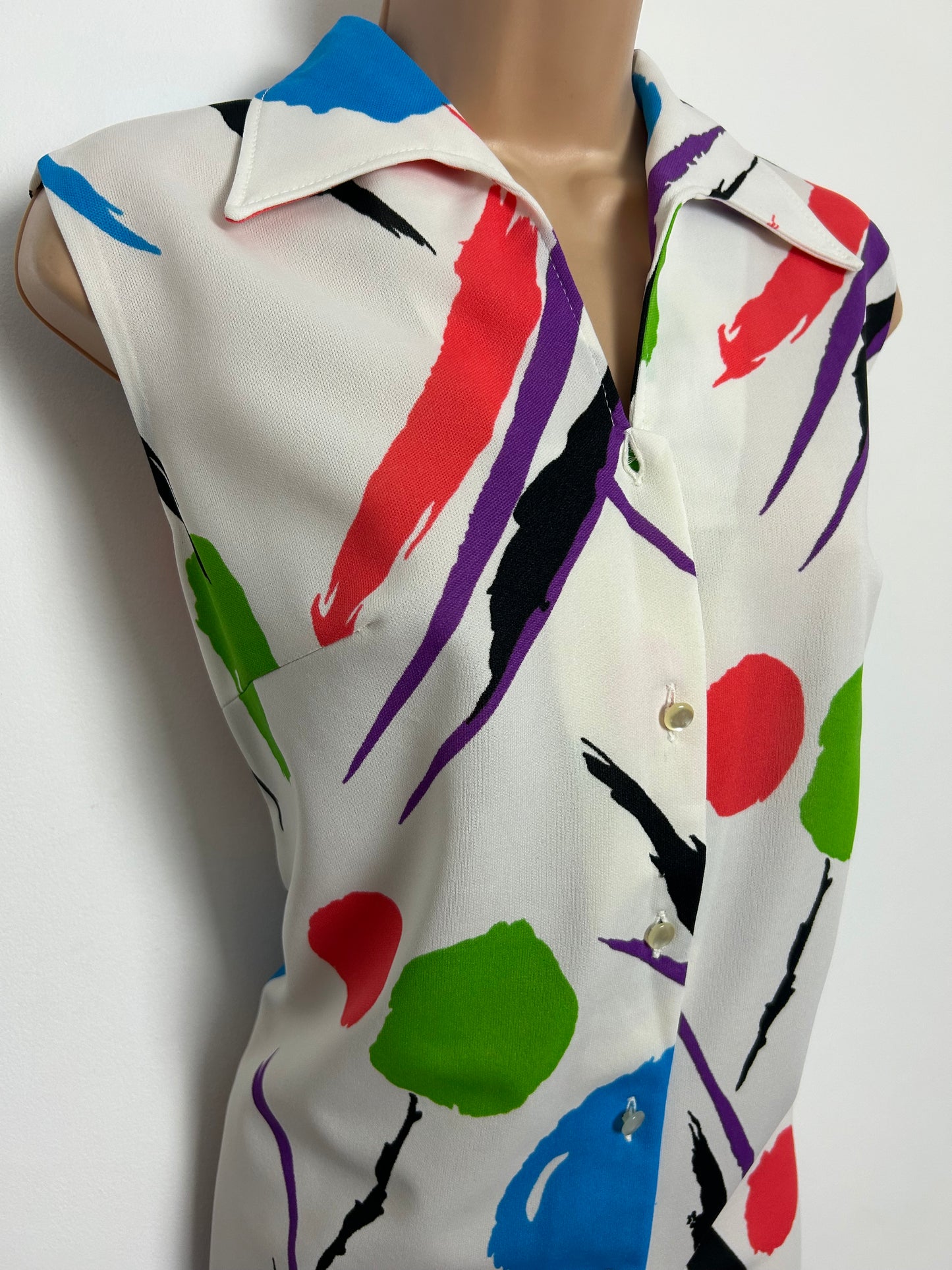 Vintage 1970s Size 10-12 White Red Blue & Green Abstract Print Sleeveless Shirt Style Top