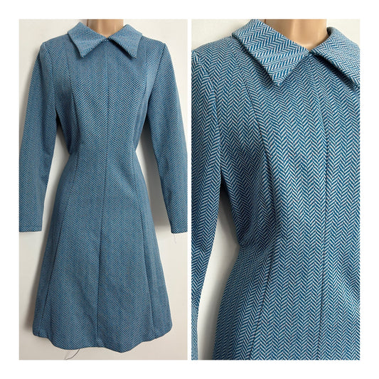 Vintage 70s UK Size 10-12 Blue & White Chevron Stripe Print Long Sleeve Mod Shift Dress