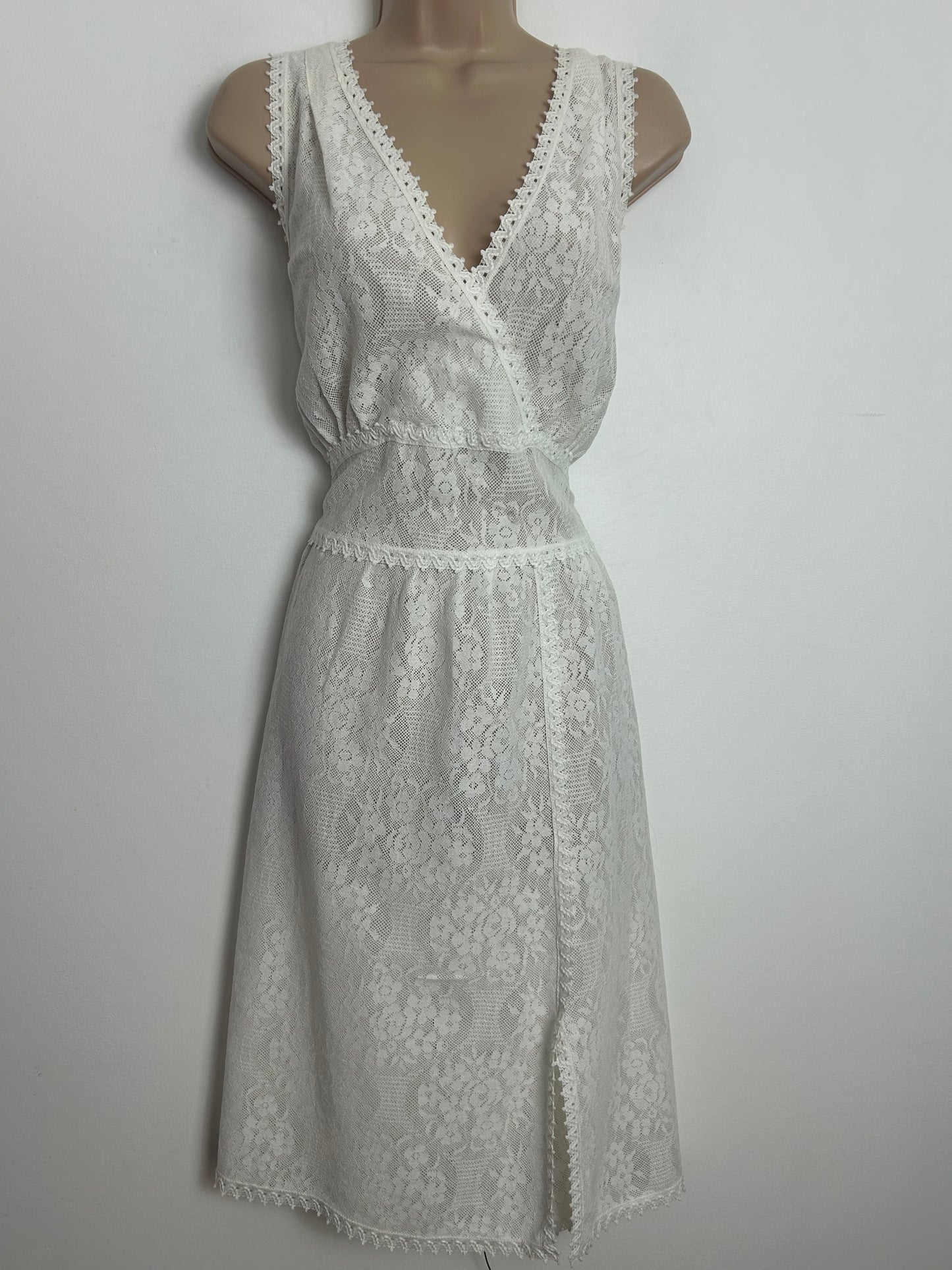 Vintage HANRO Made In Switzerland Size 12-14 White Cotton Lace Mock Wrap Style Mid Length Nightie