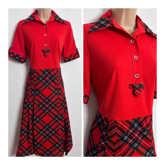 Vintage 1970s UK Size 10-12 Red Navy Blue & Green Tartan Check Print Short Sleeve Pleated Mod Day Dress