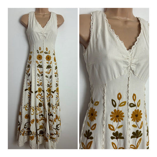 Vintage 1970s MONAY & ARTE Size 6 Beautiful Natural Cotton Floral Embroidered Ecuadorian Maxi Dress